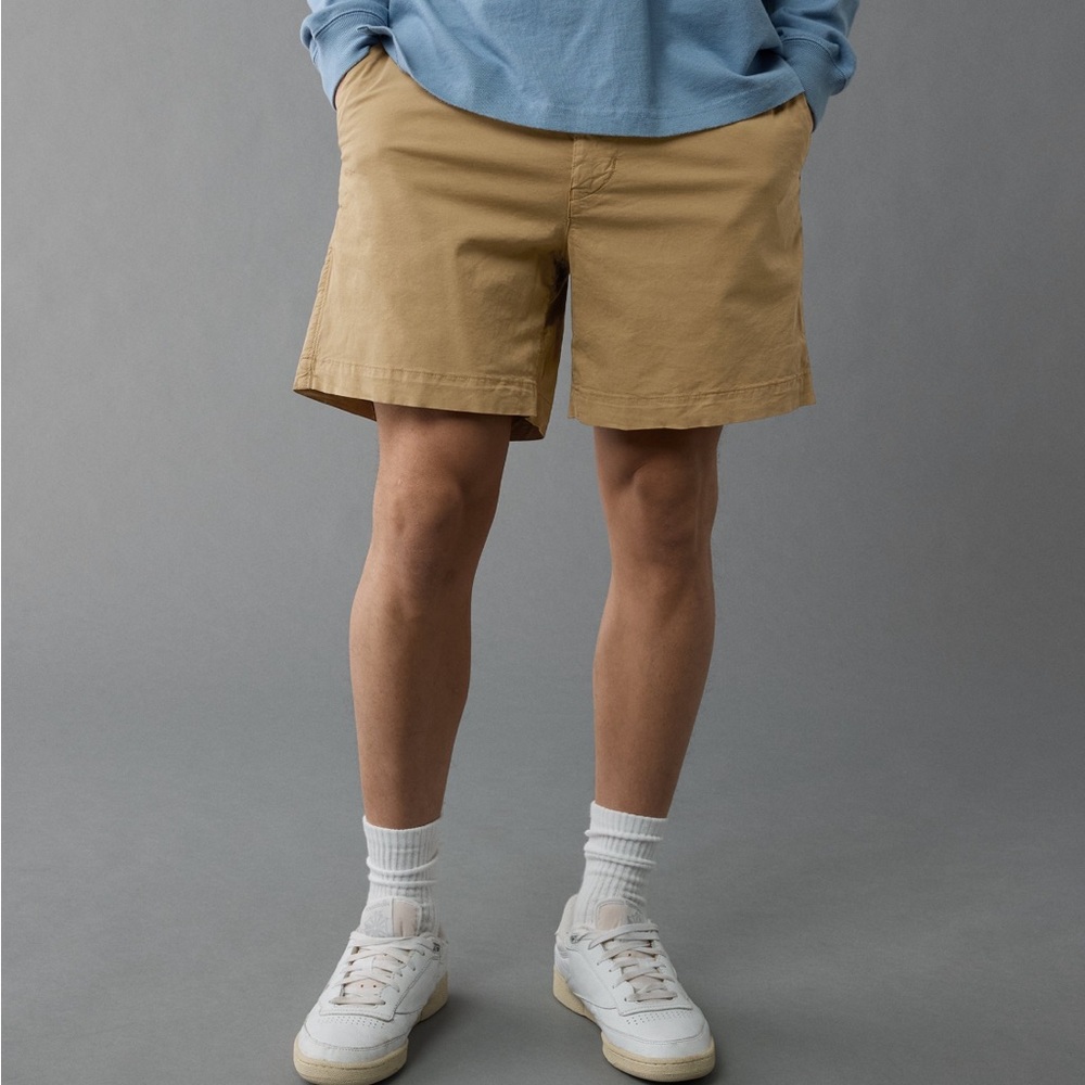 American Eagle Men’s 7” Flex khaki shorts in Tan - Picture 4 of 9